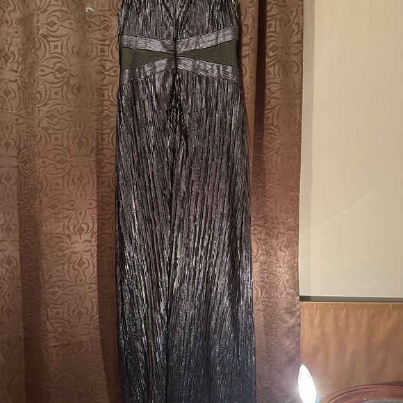 Black & Silver formal/cocktail long dress- Great condition size ladies Medium- - Picture 4 of 4